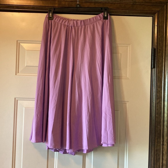 Medium Ambassador Lilac Pleated Split Skirt - Picture 1 of 10